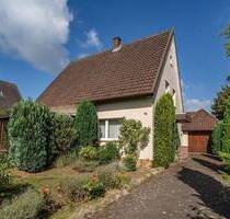 Gepflegtes Ein-Zweifamilienhaus mit 6 Zimmern und großzügigem Garten in zentraler und ruhiger Lage von Halle (Westf.) - Halle (Westfalen)