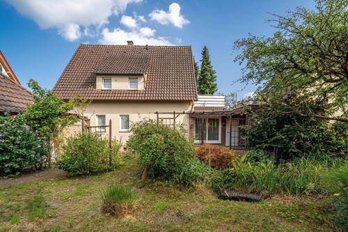Großer Garten mit vielen Nutzungsmöglichkeiten. - 