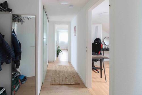 Flur Dachgeschosswohnung - 1 Zimmer Mehrfamilienhaus, Wohnhaus zum Kaufen in Holle