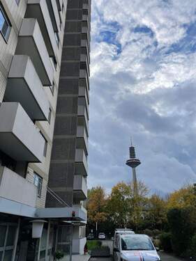 Hauseingang - Etagenwohnung mit 65,00 m&sup2; in Frankfurt zum Kaufen