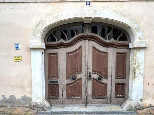 Hauseingang - Mehrfamilienhaus, Wohnhaus mit 266,90 m&sup2; in Borna zum Kaufen