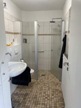 Bad mit barrierefreier Dusche - 