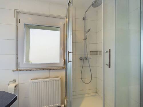 OG: Tageslicht-Badezimmer 2 - 