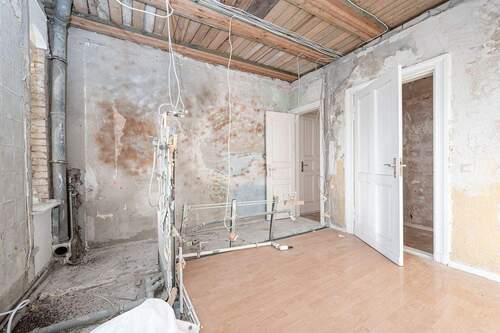 WE27 Bad hinten und Zimmer roh - 