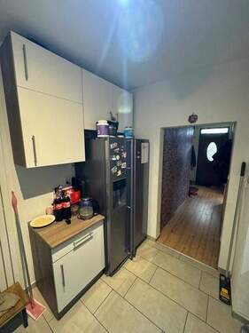 21 Küche mit Flur zum Haupteingang - 