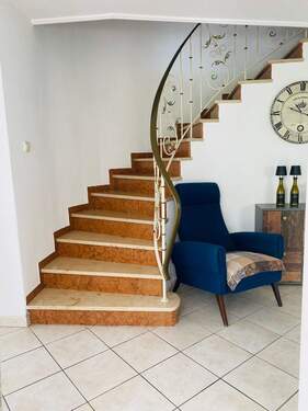 Treppe Blick vom EG.jpg - 