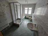 Bad mit Dusche & Badewanne - 