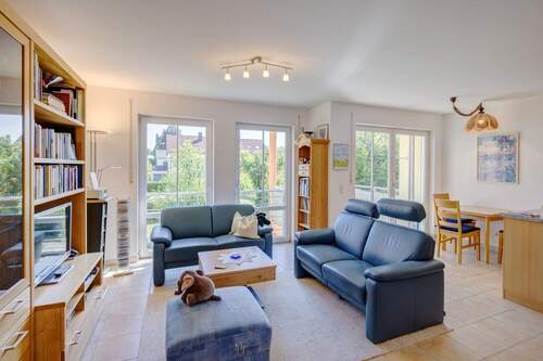 Wohnzimmer - Moderne 3-Zimmer-Wohnung in Zorneding - Ruhige Lage, Helligkeit & gepflegtes Ambiente