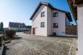 Ostansicht mit angebautem Treppenhaus - 