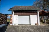 Garage mit elektrischem Sektionaltor - 