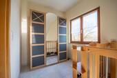 DG: Treppenhaus mit Garderobe - 