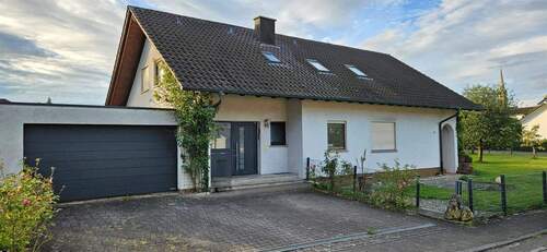 Vorderansicht - Wo Erinnerungen entstehen - Großzügiges Zweifamilienhaus mit Seele