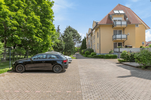 Parkplatz außen - Etagenwohnung mit 53,10 m² in Leipzig zum Kaufen