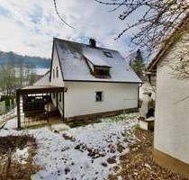 Charmantes älteres Einfamilienhaus in Hanglage mit Nebengebäude und viel Potenzial - Landshut Schönbrunn