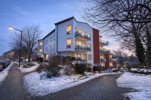 Bild 1 - Großzügige, möblierte 4-Zimmer-Wohnung mit zwei Balkonen, Terrasse und Stellplatz