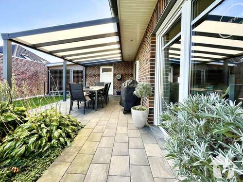 Garten mit überdachter Terrasse - 