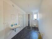Bad mit Dusche - 