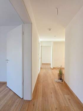 Flur - 2 Zimmer Etagenwohnung zur Miete in Magdeburg