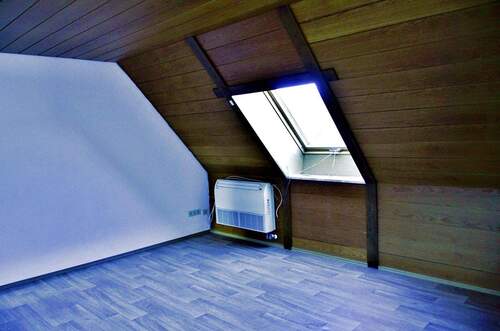 Wohnzimmer - Drei-Zimmer-Dachgeschoß-Wohnung in Ansbach