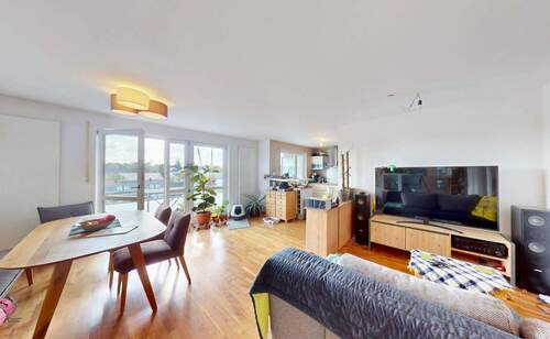 Wohn und Essbereich - Exklusive 3-Zimmer-Wohnung mit Glasfront, Balkon & TG-Stellplatz