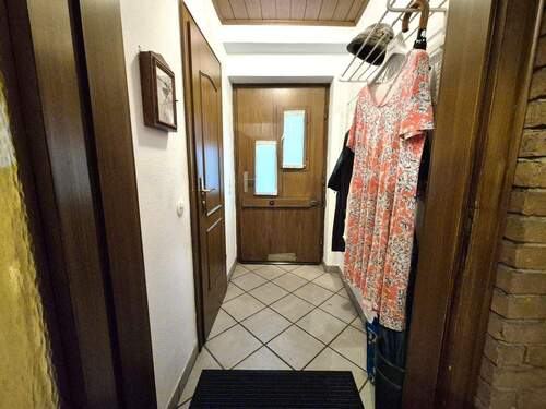 Eingangsdiele - Reihenendhaus mit 107,00 m&sup2; in Meerbusch zum Kaufen