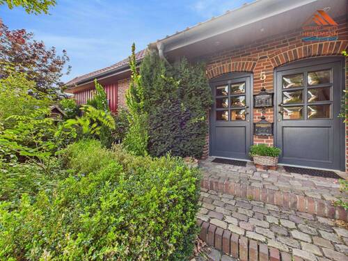 Eingangsbereich - Großzügiges Ein-Zweifamilienhaus mit wunderschönem Garten in Drangstedt