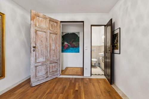 Gäste WC und Büro im 1. Obergeschoss - 