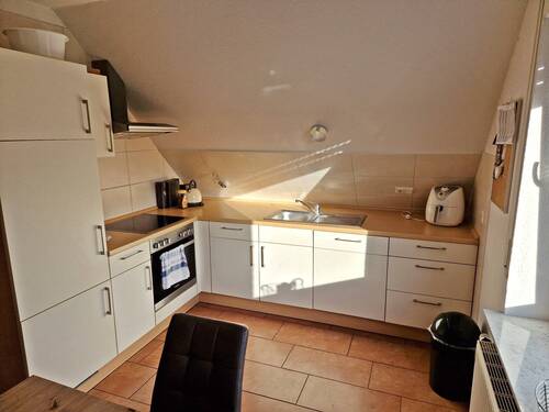 mit gepflegter Einbauküche - 