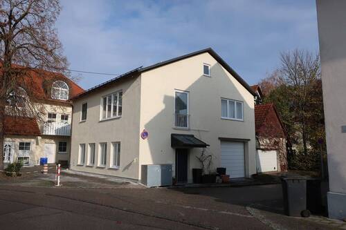 Hausansicht Bild 2.JPG - Wohnen und Gewerbe auf ca. 222 m² Wohn- und Nutzfläche in einem Objekt vereint.