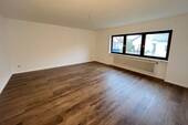 Wohnzimmer Ansicht 2 - Ruhig gelegene 2-Zimmer-Wohnung im Hochparterre - sofort bezugsbereit in Au am Rhein