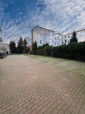 PKW-Stellplatz / Innenhof - 