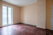 Zimmer 2 - Do it yourself: Handwerker-Wohnung - 3 Zimmer - mit Balkon, Badewanne und Tageslichtbad