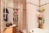 Badezimmer mit Dusche - 