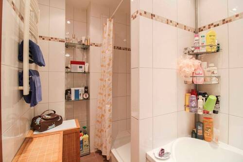 Badezimmer mit Dusche - 