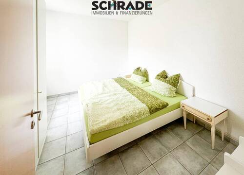 ...zum Schlafzimmer - 