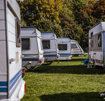 Campingplatz im Norden von Baden-Württemberg, nahe Gewässer, starke touristische Ausrichtung - Gelchsheim