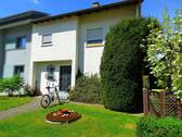 Hausansicht / Vorgarten - 4 Zimmer Doppelhaushälfte in Weingarten