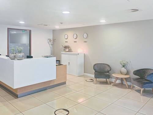 Rezeptionist.jpg - Büro in Berlin zur Miete