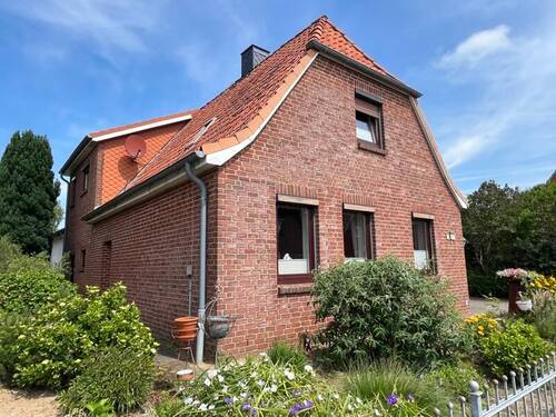 Seitenansicht - Vielseitiges Einfamilienhaus mit großem Grundstück in Kellinghusen - zwei Wohneinheiten möglich