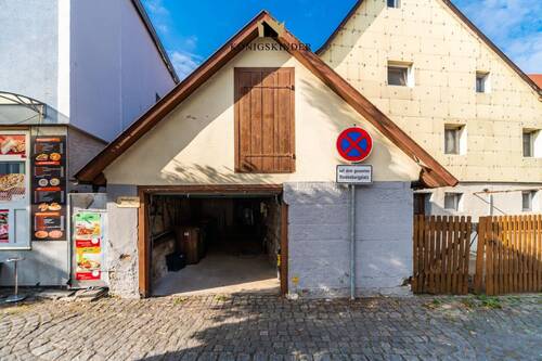 Garage - 5 Zimmer Einfamilienhaus zum Kaufen in Pleidelsheim