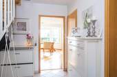 Heller Eingangsbereich - 4 Zimmer Doppelhaushälfte zum Kaufen in Falkensee