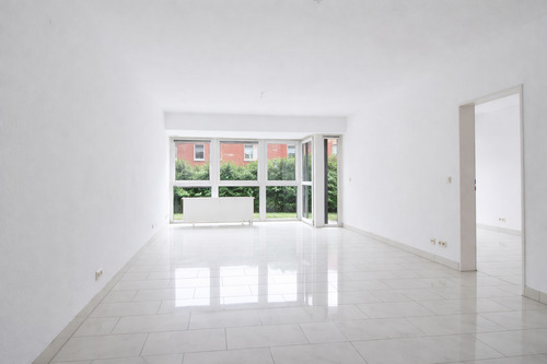 Lichtdurchflutetes Wohnzimmer - 2 Zimmer Etagenwohnung in Glinde