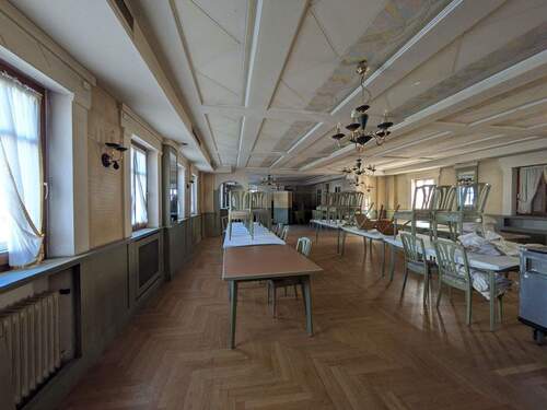 Saal im Obergeschoss - 9 Zimmer Mehrfamilienhaus, Wohnhaus zum Kaufen in Hallerndorf