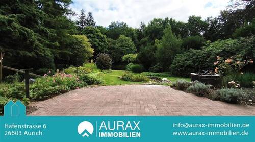 Terrasse mit Blick in den Garten - 