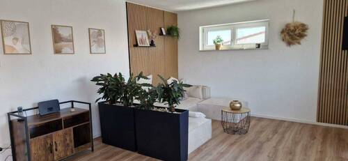 Wohnen und Essen - Sofa - 3 Zimmer Etagenwohnung in Ursensollen