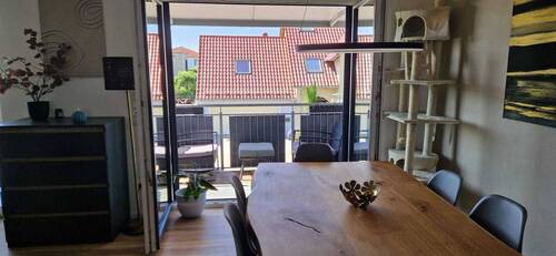 Wohnen und Essen - Esstisch und Balkon - 