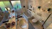 Wannenbad mit Fenster - 
