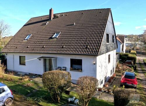 12 - Straßenansicht - Traumhaus mit Gartenidylle. Platz für Kinder, Tiere & gemeinsame Momente