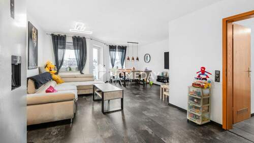 Wohnzimmer 1 - Lichtdurchflutete 3-Zimmer-Wohnung mit Südbalkon