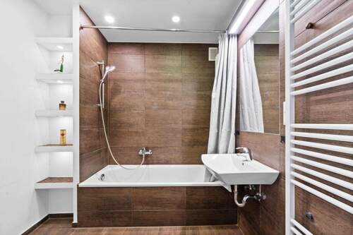 Badezimmer - Etagenwohnung mit 68,00 m&sup2; in Düsseldorf zum Kaufen